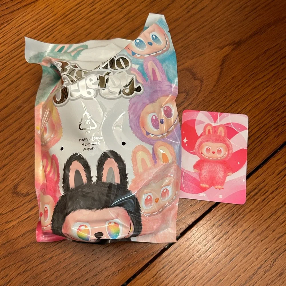 Big Into Energy Love Labubu - Picture 4 of 6